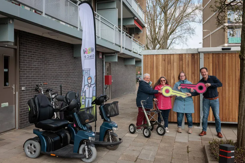 meppel persfoto opening scootmobielstalling