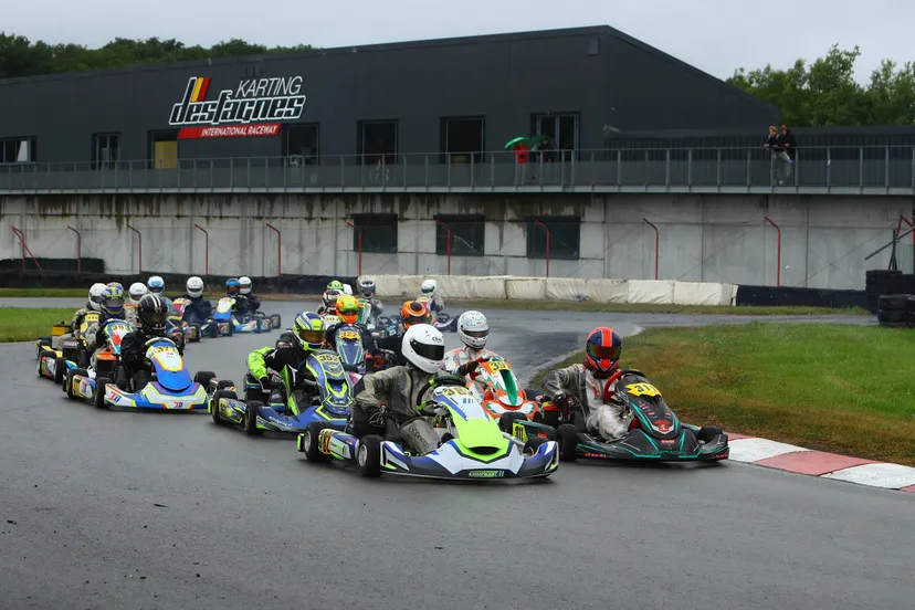 Meppel KartenLars Vennink met nummer 382 in groot startveld van pole naar zege in Mariembourg