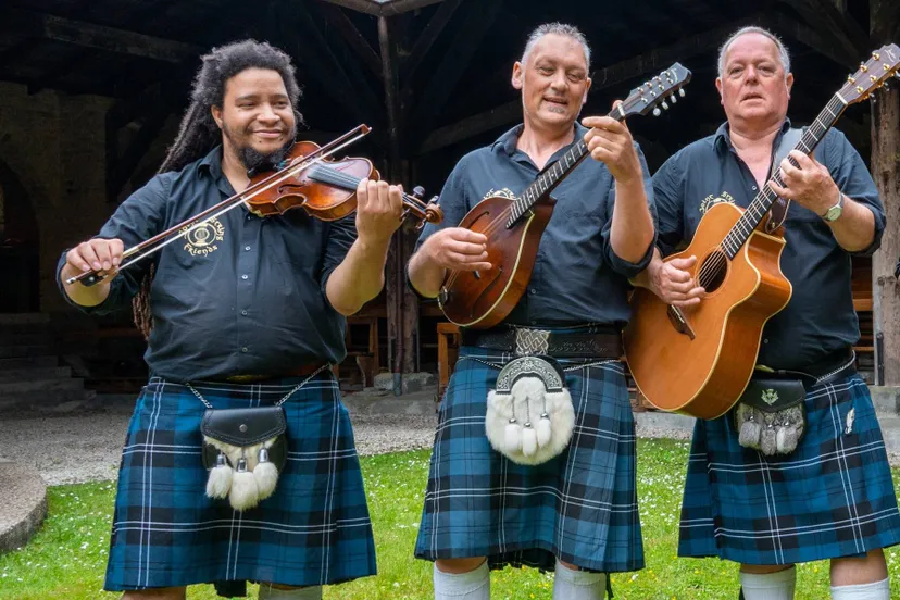 Reestkerk Joint String Friends 3p EPK photo by Karina Oosting landscape bijgesneden2