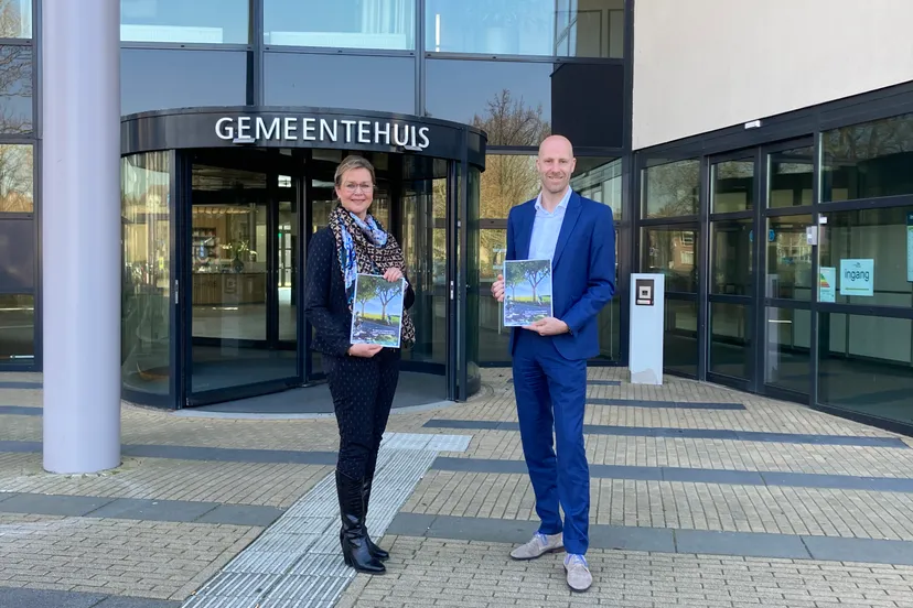 22 maart willemstad oost ondertekening intentieovk desiree brummans en paul van den heuvel 2