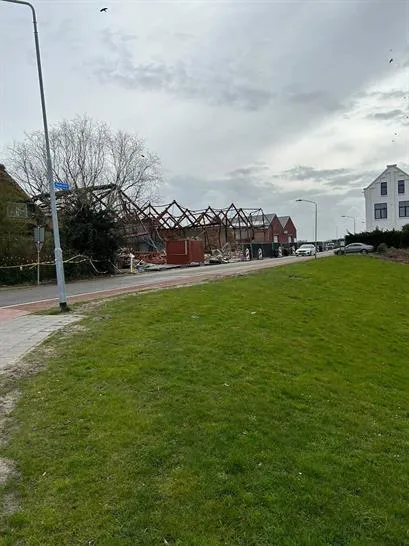 afgebrande loodsen huizersdijk