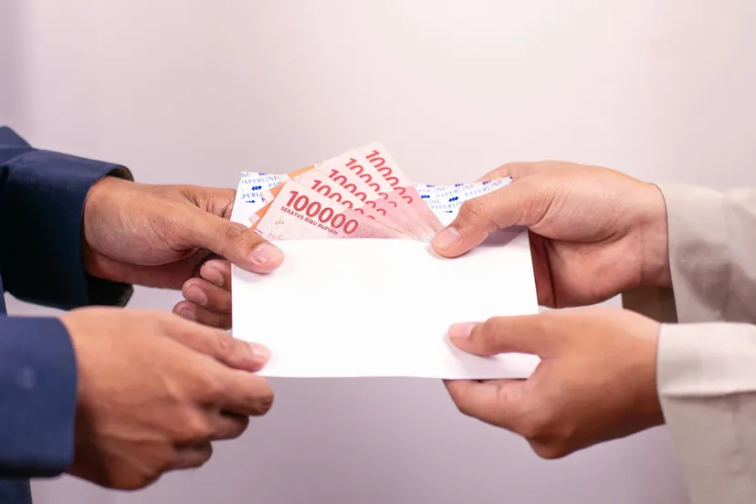 pexels-defrinomaasy-31679223