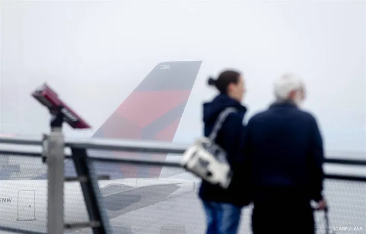 tientallen vluchten geannuleerd op schiphol om dichte mist