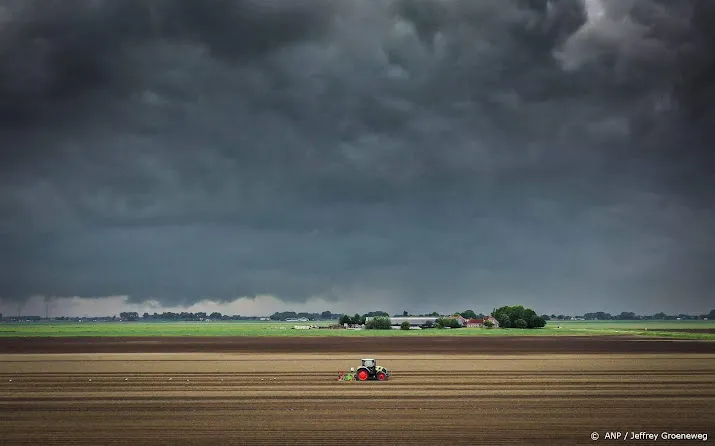 code geel in nederland wegens kans op onweer hagel en windstoten