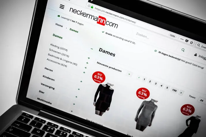 nederlander shopt weer meer online