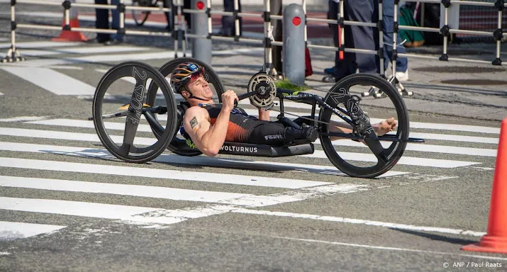 paralympier jetze plat prolongeert goud op de triatlon