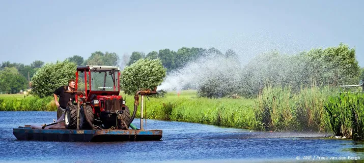 schap besproeit dijken tegen scheuren