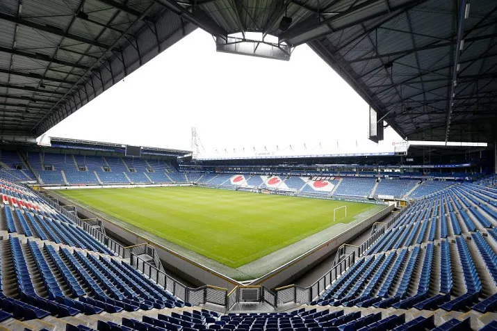bommelding tegen voetbalclub heerenveen