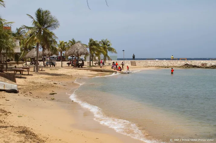 curacao versoepelt avondklok