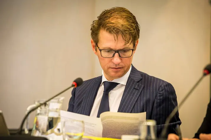 dekker verschijningsplicht voor verdachten
