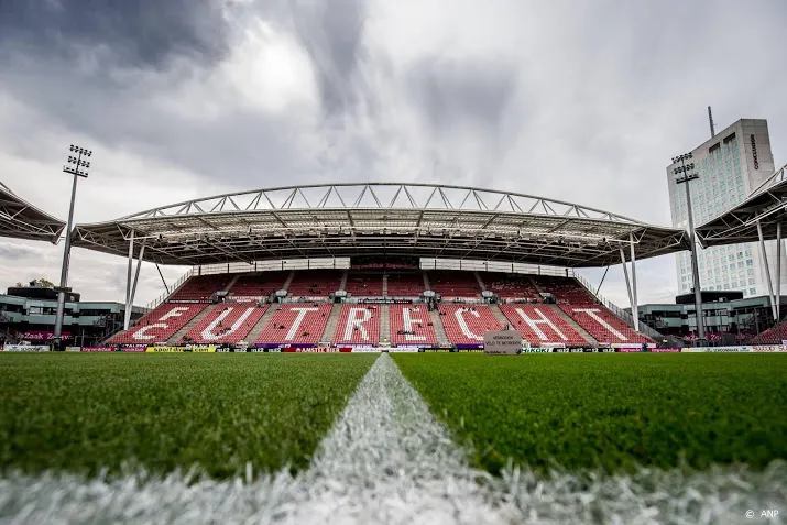 fc utrecht en az openen seizoen op een zaterdagmiddag