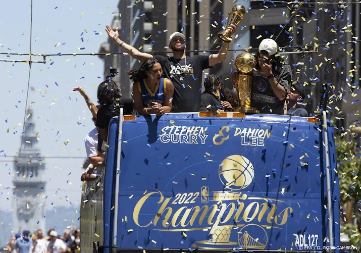 golden state warriors vieren vierde titel in acht jaar