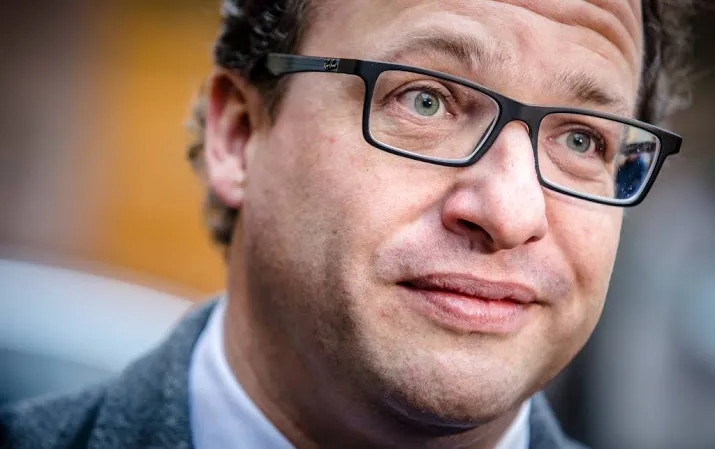 kamer verplicht overleg over topsalarissen
