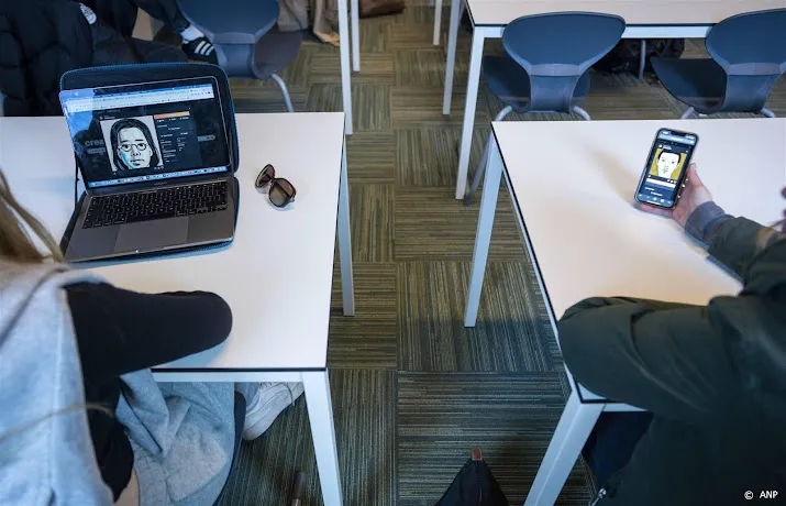 mobieltjes in de klas ook verboden in basis en speciaal onderwijs