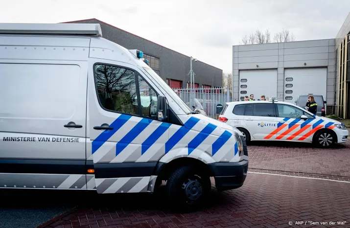 ontplofte poststukken maakten sissend geluid