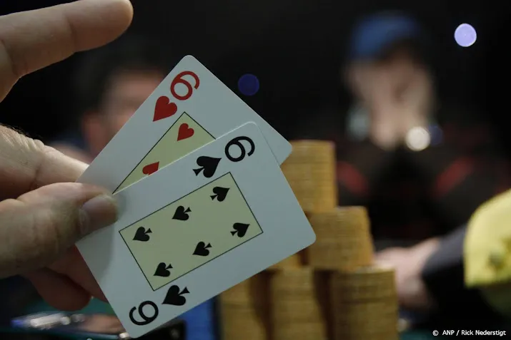 politie beeindigt illegaal pokertoernooi in waalwijk