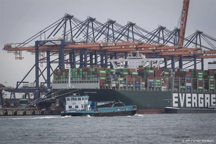 rotterdamse haven sluit grote terminals zolang het stormt