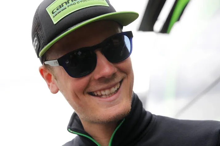 van baarle helpt kwiatkowski in primavera