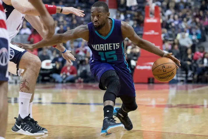 walker leidt hornets met 43 punten naar zege