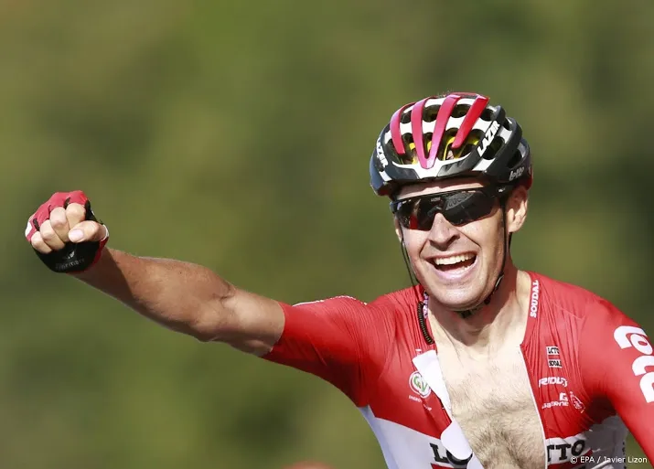 wielrenner armee troeft peloton af in derde rit poitou charentes