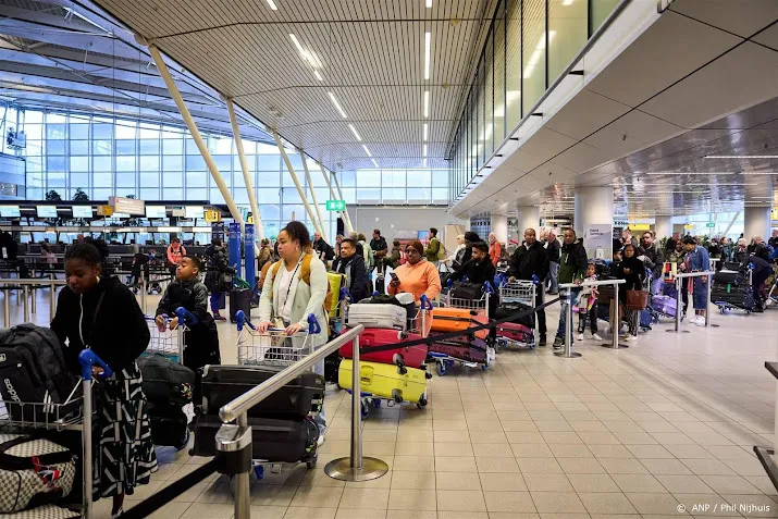 1 miljoen reizigers minder voor schiphol in april dan voor corona