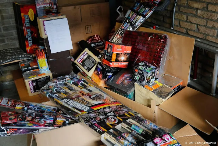 1000 kilo illegaal vuurwerk gevonden in noord holland