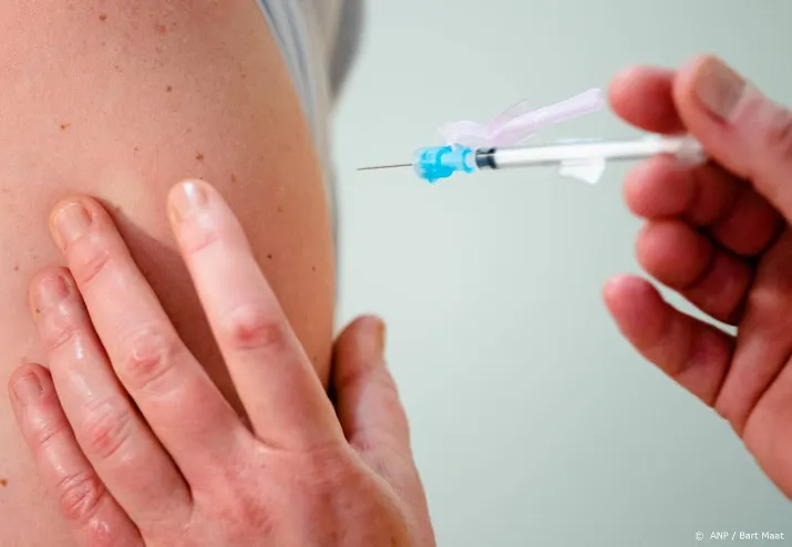 103 000 medewerkers langdurige zorg hebben afspraak coronaprik