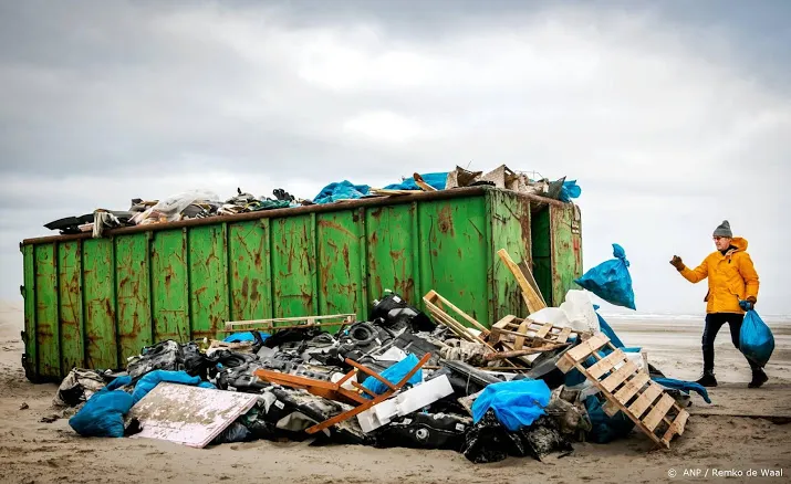 12 miljoen kilo uit containers geborgen