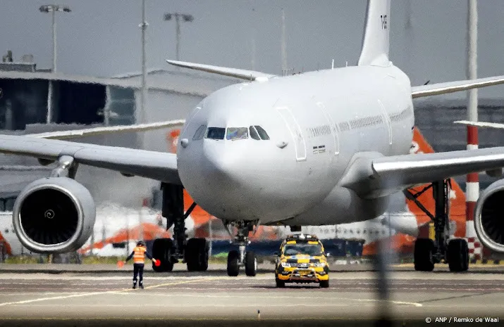 129 evacues uit afghanistan geland onder wie 18 nederlanders