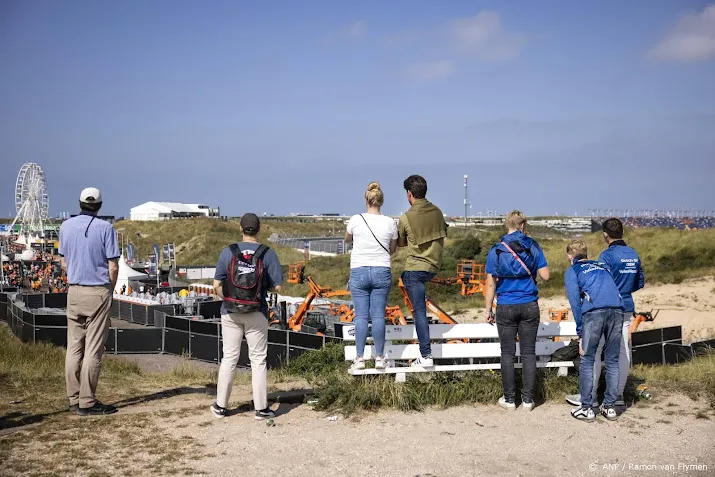 15 000 bezoekers dutch gp mogen vanuit duinen naar race kijken