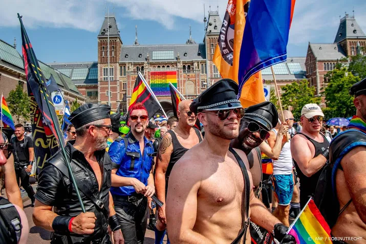 15 000 mensen lopen mee met de pride walk
