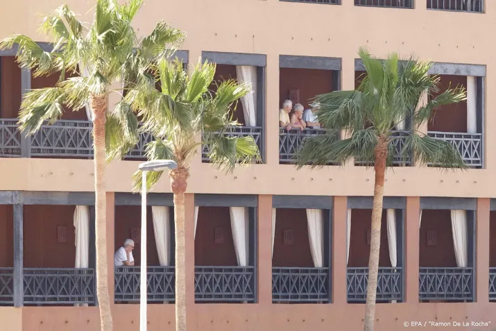 15 nederlanders uit coronahotel tenerife geland in belgie