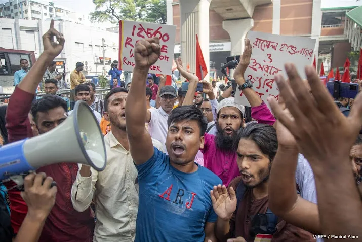 150 kledingfabrieken bangladesh dicht om gewelddadige protesten