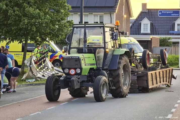 20 gewonden bij ongeval losser 4 met ambulance naar ziekenhuis