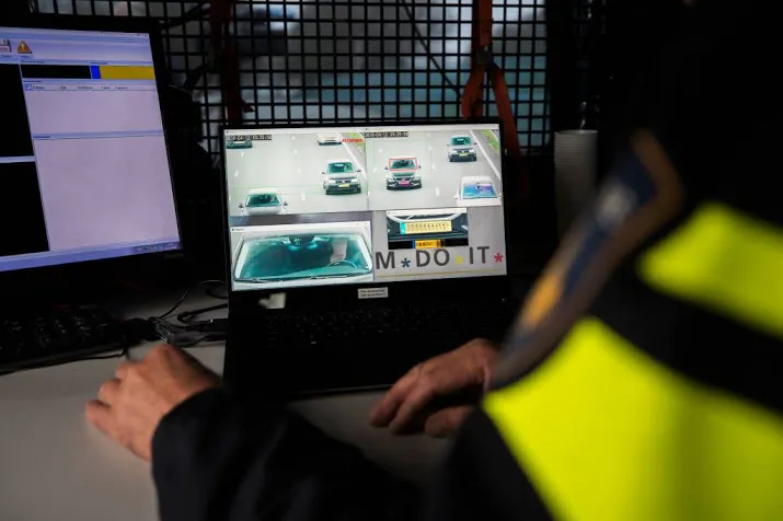 25 filmende automobilisten a58 op de bon
