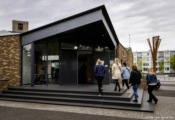 250 alblasserdammers herdenken in kerk dodelijke slachtoffers