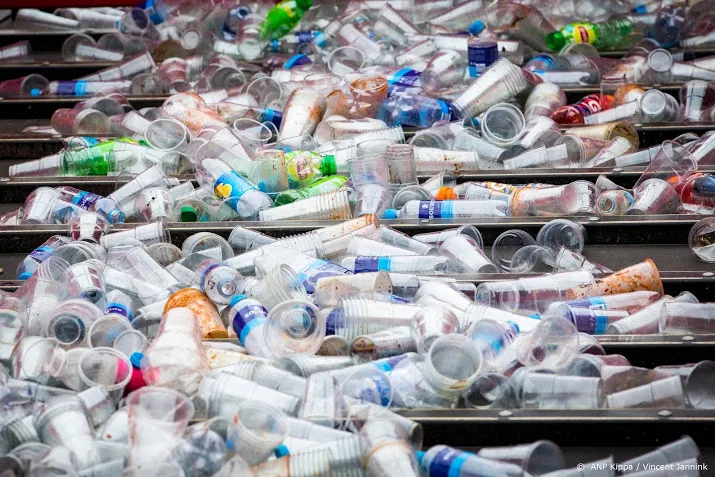 26 miljard plastic voedselverpakkingen in jaar