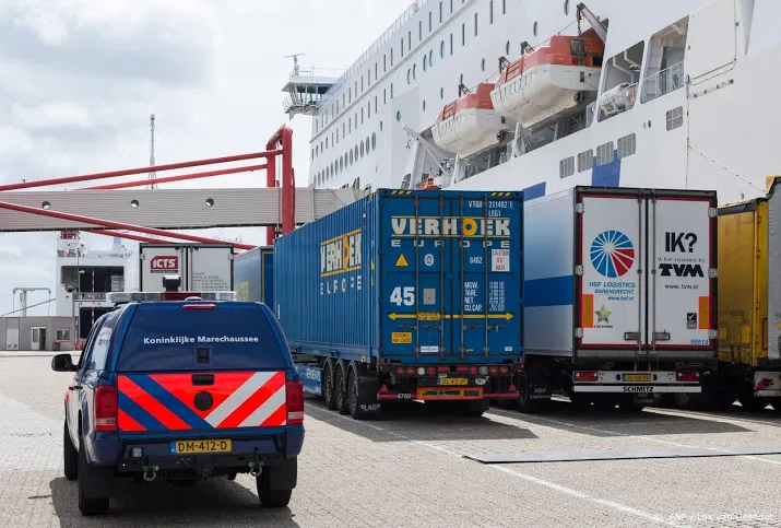 27 vreemdelingen in trailers gevonden
