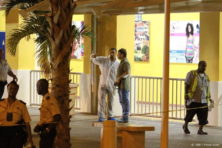 300 nederlanders gestrand op curacao