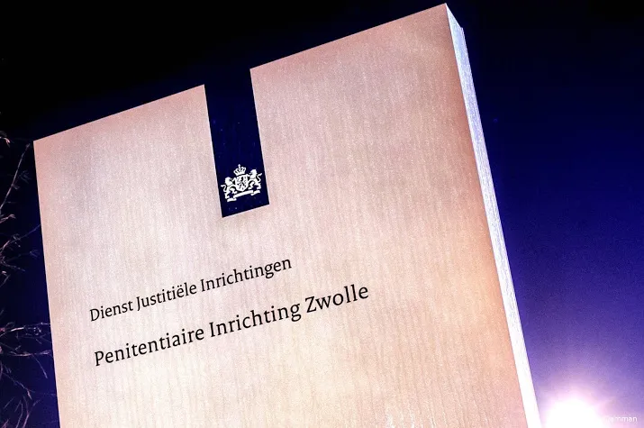 321 vertrouwelijke gesprekken gevangenen en advocaten opgenomen