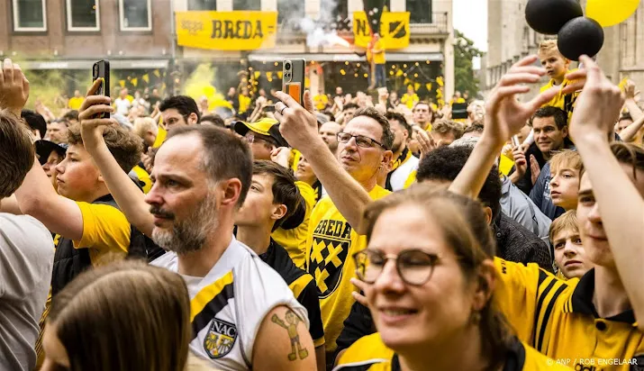 35 nac fans liepen brandwonden op bij huldiging