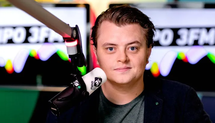 3fm dj zendt wekenlang oud nieuwsbulletin uit