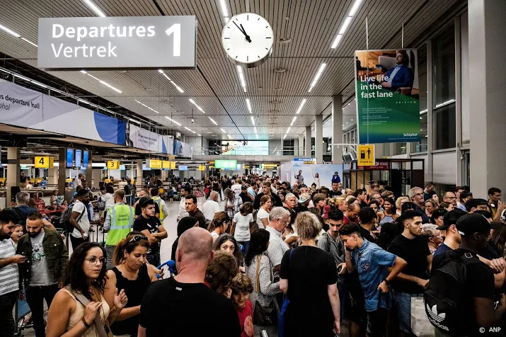 4 tot 6 vluchten vanaf schiphol geannuleerd