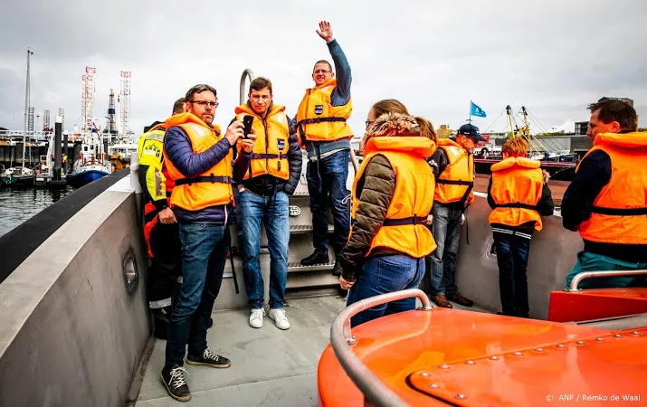 400 vrijwilligers gered van veerboot