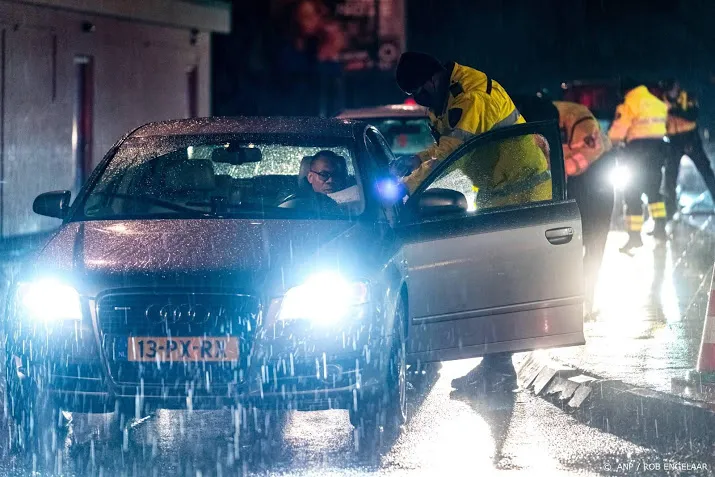 45 boetes voor automobilisten in politiefuik a2 bij zaltbommel