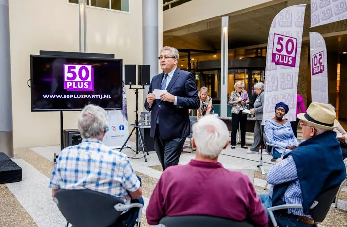 50plus mocht band met denktank verbreken