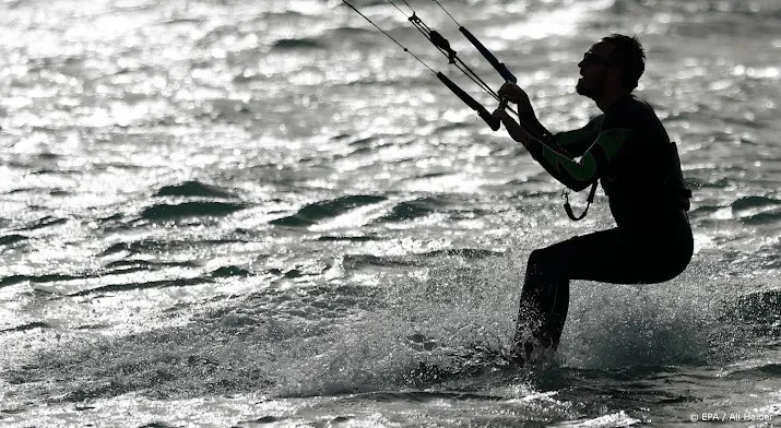 5e kitesurfmarathon om geld in te zamelen voor de hartstichting
