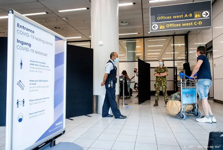 67 reizigers getest op schiphol in nieuwe teststraat