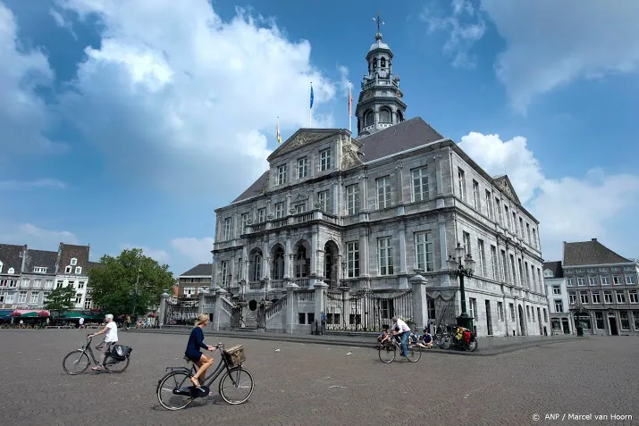 75 klokken spelen in 75 plaatsen voor vrijheid