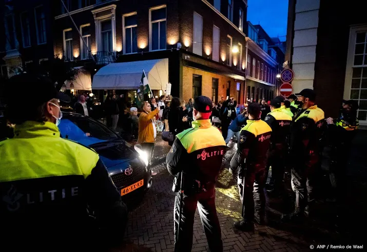 80 demonstranten aangehouden op het plein in den haag